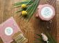 Preview: Marmeladendeckchen für Soulfood & Süßes für die Seele im DIY Blumen Design, Rosa Blau Creme